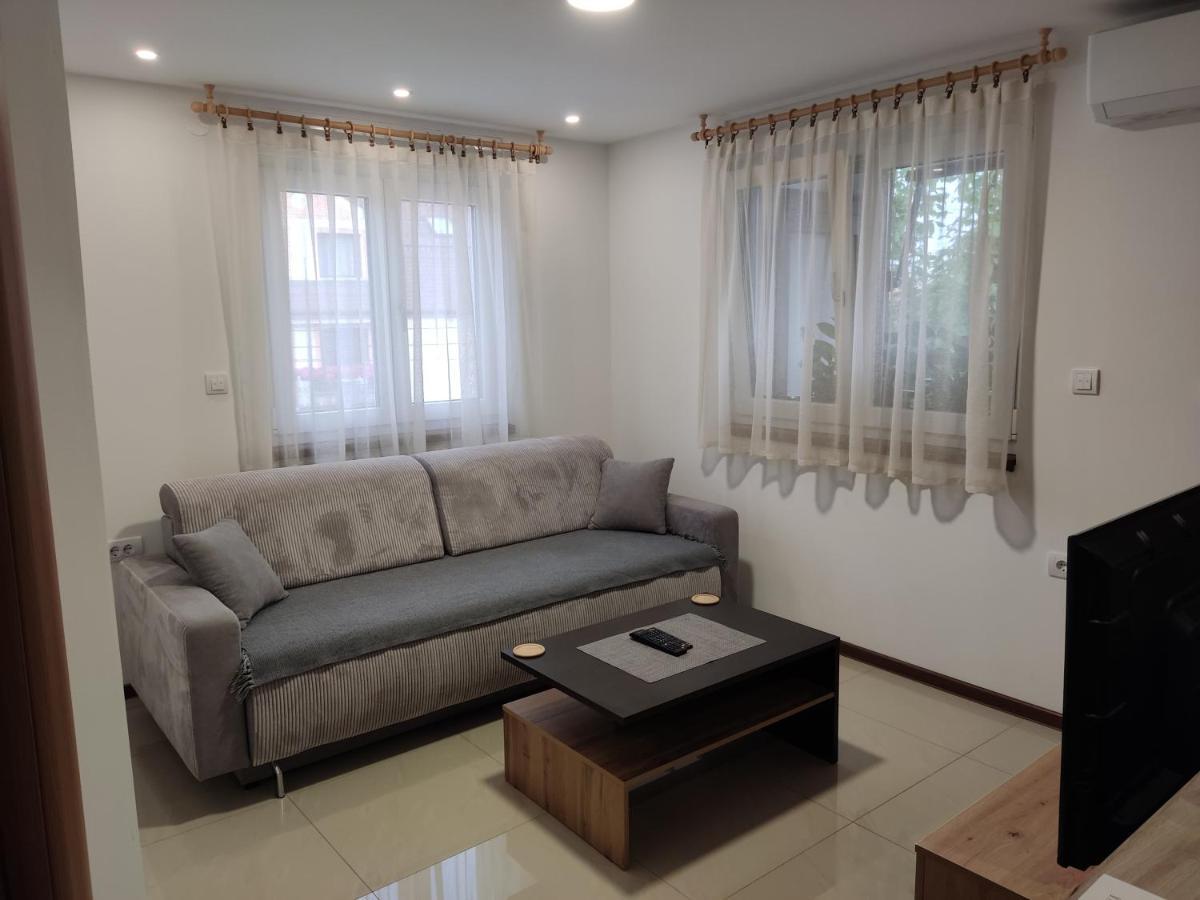 Apartmani Sladjana Новий Сад Екстер'єр фото
